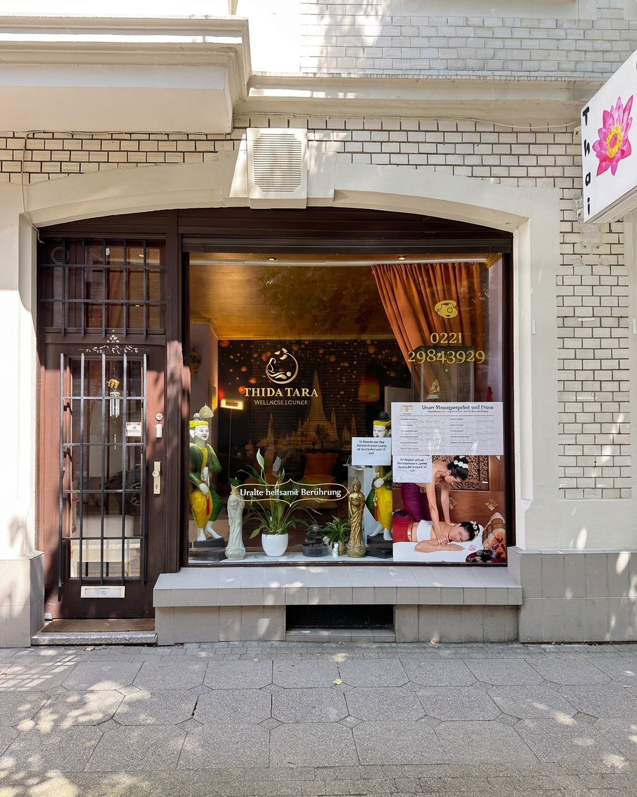 Thida Tara Wellness Lounge Eingang in Köln Nippes